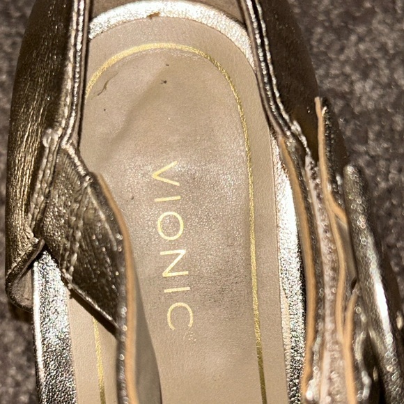 Vionic Chardonnay Block Heel Sandal in Gold Leather - Picture 5 of 6